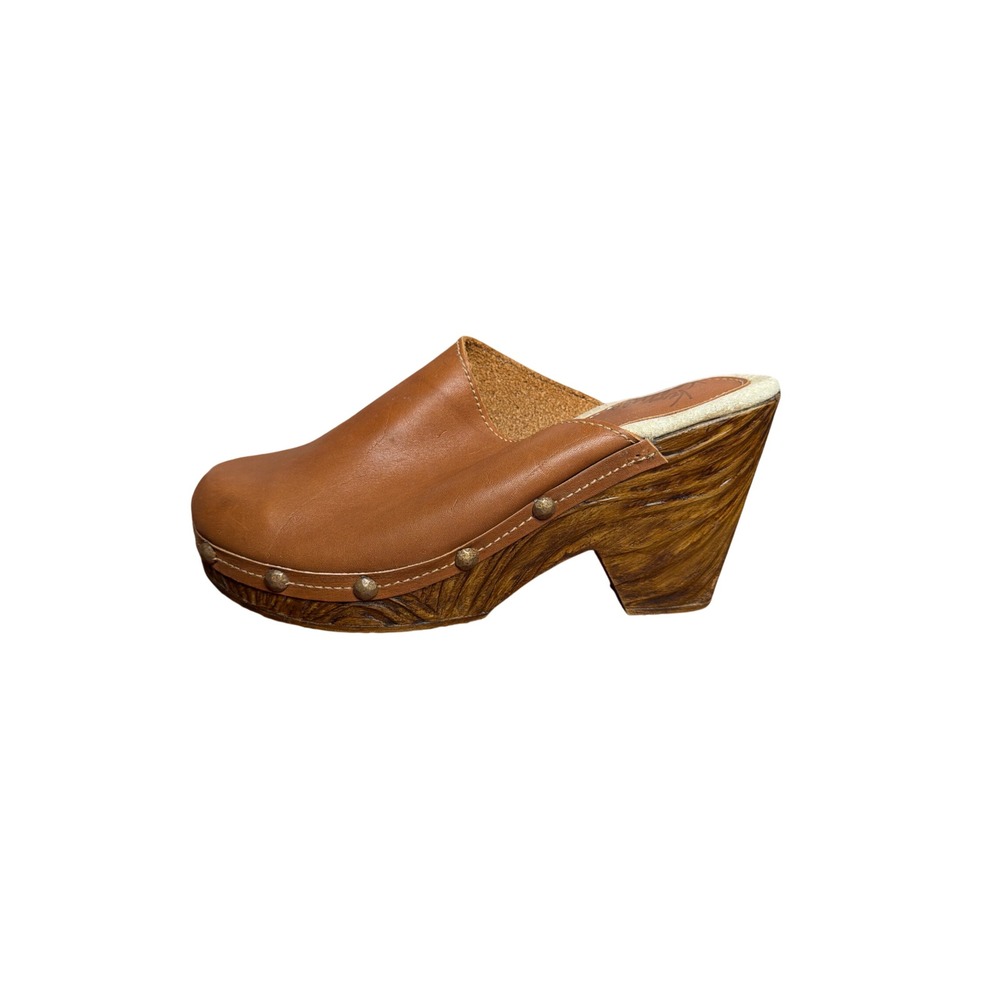 Very Volatile Tan Leather Studded Wood Heel Platform Clog Mules Womens 7